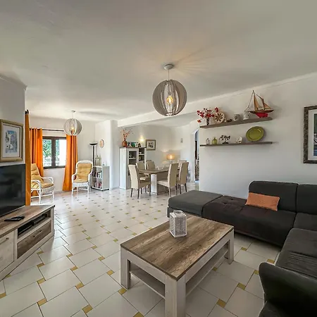 V3, Belo Horizonte Near Beach, * Αλμπουφέιρα