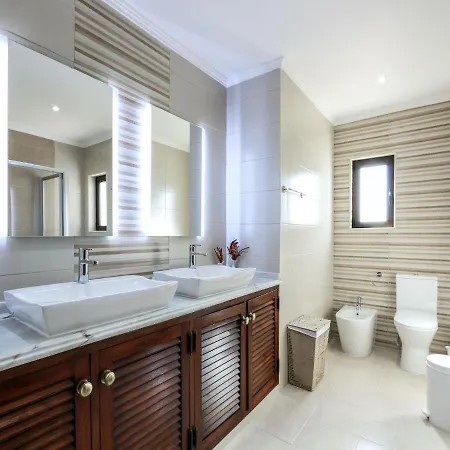 V3, Belo Horizonte Near Beach, Villa *